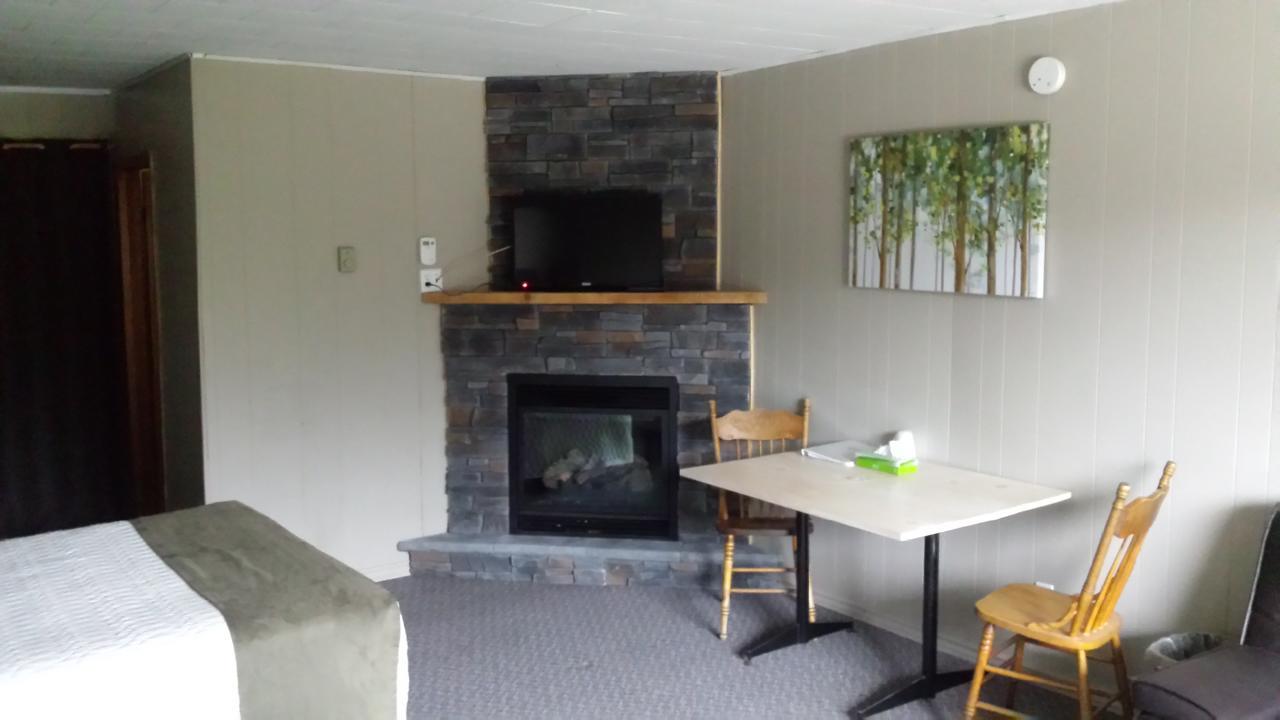 The Spirit Rock Outpost & Lodge Wiarton Exterior photo